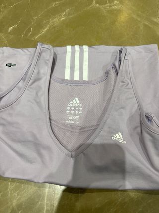 Camiseta deportiva Adidas morada