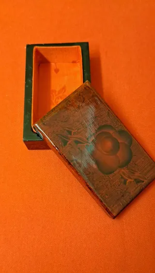 Caja de madera lacada China años 80