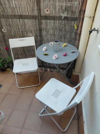 Mesa redonda jardín gris 65cm + 2 sillas