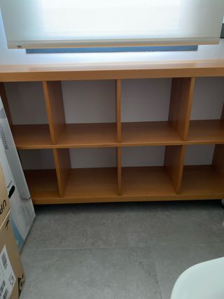 Estantería cubos madera cerezo con ruedas