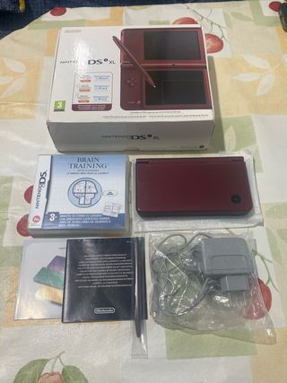 Nintendo DSi XL Roja con Brain Training