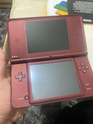 Nintendo DSi XL Roja con Brain Training