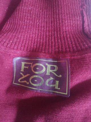 Suéter sin mangas cuello vuelto rojo brillante