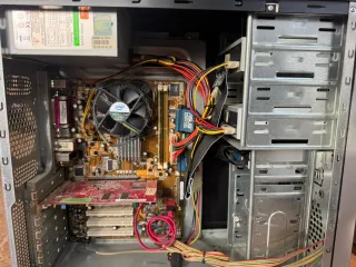 Torre PC Antigua Pentium 4 ASUS ATI