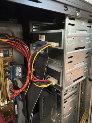 Torre PC Antigua Pentium 4 ASUS ATI