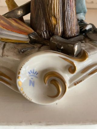 Statuetta Capodimonte Maniscalco