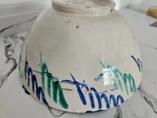 Cuenco de barro decorado