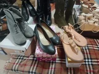 Lote 19 pares zapatos mujer varios estilos