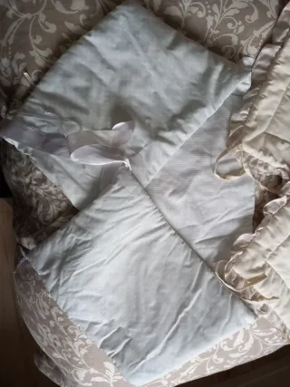 Regalo 2 chichoneras para cuna