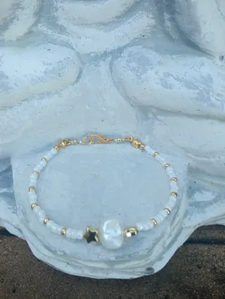 Pulsera perlas semi-barroca y estrella dorada