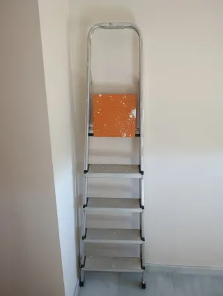 Escalera de aluminio 5 peldaños