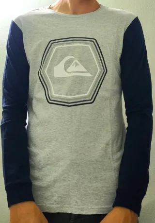Camiseta Quiksilver manga larga gris y azul