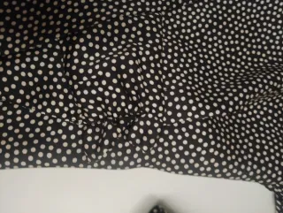 Blusa de Zara de fondo Marron con lunares crudos