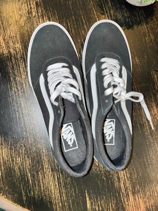 Zapatillas Vans Negras y Blancas