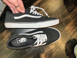 Zapatillas Vans Negras y Blancas