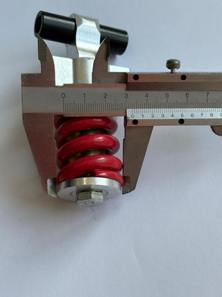 Amortiguador con muelle rojo