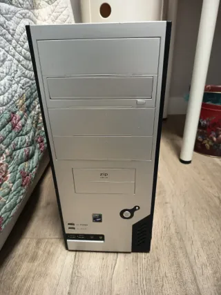 Ordenador PC AMD PHENOM con pantalla sony