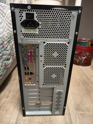 Ordenador PC AMD PHENOM con pantalla sony