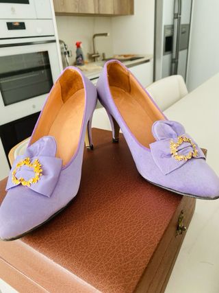 Traje de fallera malva y falda blanca con zapatos