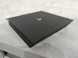 PS4 Pro + Mando + Caja + Juegos