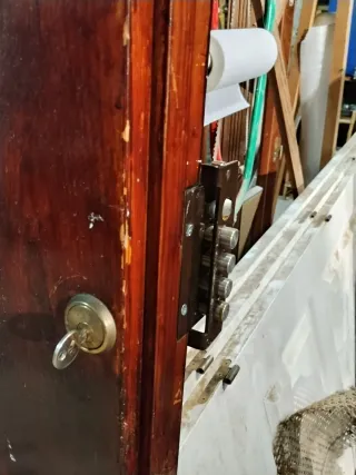 Puerta de calle madera