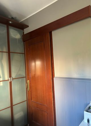 Puerta corredera de madera