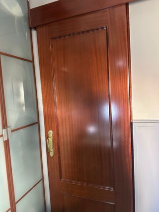 Puerta corredera de madera