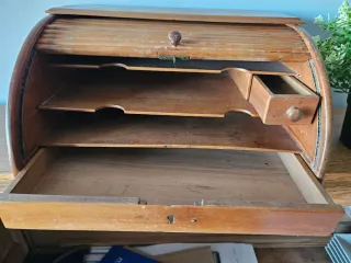 Escritorio antiguo de madera