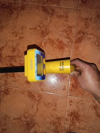 Detector de Metales Amarillo