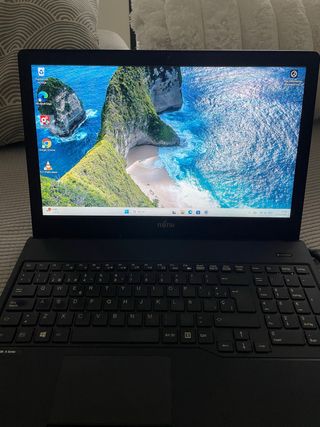 Portátil Fujitsu i5 8GB RAM 240GB SSD