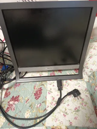 Pantalla Sony y ordenador PC