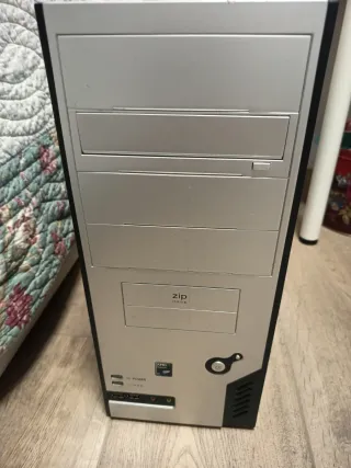 Pantalla Sony y ordenador PC