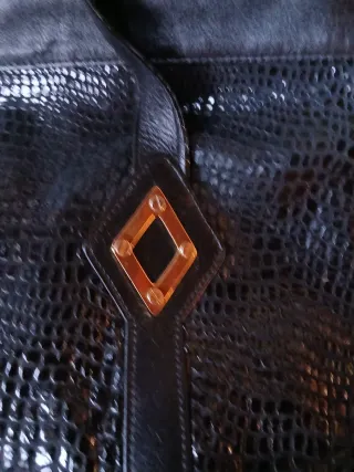 Borsa in pelle nera effetto coccodrillo