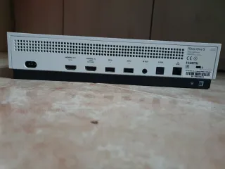 Xbox One S 1TB Mando + Cable HDMI