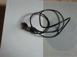 Xbox One S 1TB Mando + Cable HDMI