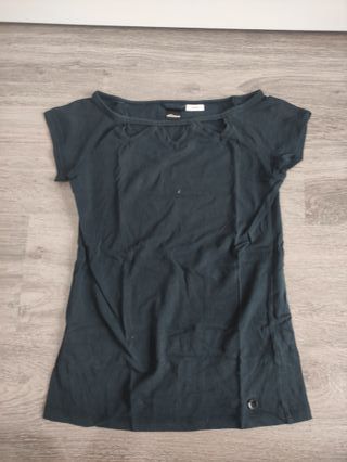 Camiseta SKFK negra con escote