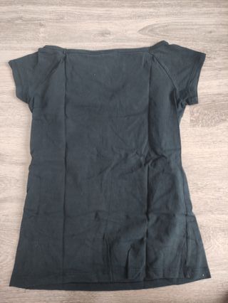 Camiseta SKFK negra con escote