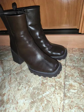 Botines marrones de tacón grueso