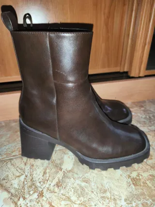 Botines marrones de tacón grueso