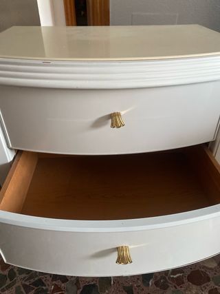 Mesita de noche vintage blanca y beige