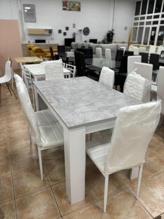 Mesa extensible y 6 sillas modernas