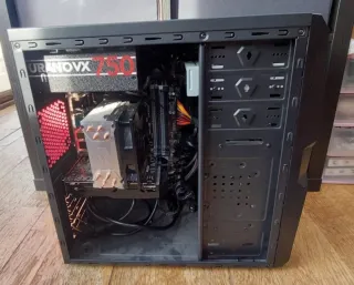 Fuente Alimentación URANOVX 750W y Carcasa PC