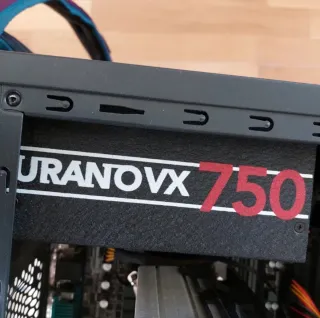 Fuente Alimentación URANOVX 750W y Carcasa PC