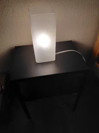 2 Mesas de Noche + 2 Lámparas