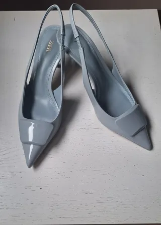 Zapatos de tacón bajo azul grisáceo