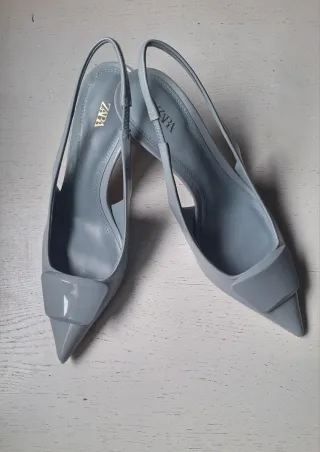 Zapatos de tacón bajo azul grisáceo