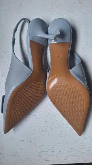 Zapatos de tacón bajo azul grisáceo