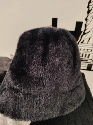 2 Cappelli Donna + Sciarpa Regalo