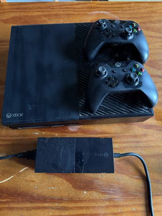 Xbox One Negra con 2 Mandos