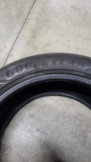 Neumáticos 245/45 R18